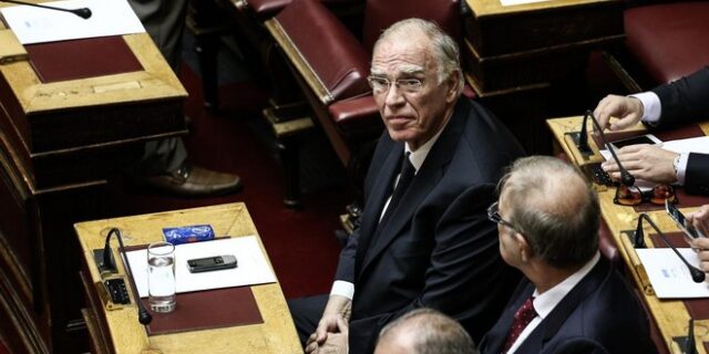 Ορκωμοσία: Δύσκολες μέρες προβλέπουν οι βουλευτές