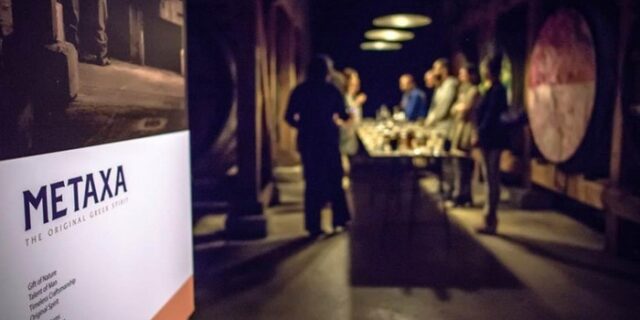 Πώς ένα ελληνικό αλκοολούχο έγινε το ποτό της επανάστασης του Φιντέλ Κάστρο και η στιβαρή επιλογή του Αριστοτέλη Ωνάση
