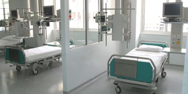 Με 120 λιγότερες κλίνες ΜΕΘ θα λειτουργούν τα νοσοκομεία