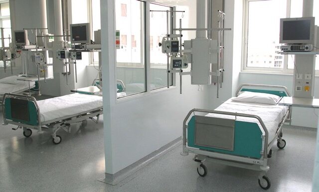 Με 120 λιγότερες κλίνες ΜΕΘ θα λειτουργούν τα νοσοκομεία