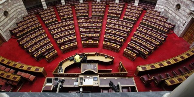 Ραντεβού με την Ιστορία ή με τη φάρσα
