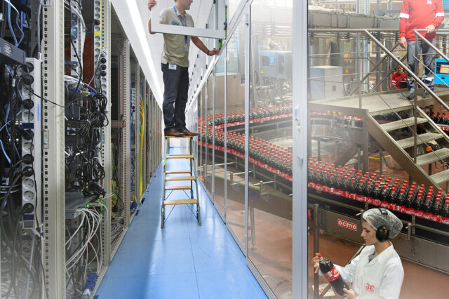 Coca-Cola Hellenic: Επένδυση 43 εκατ. ευρώ στην Ελλάδα σε συνεργασία με τον ΟΤΕ
