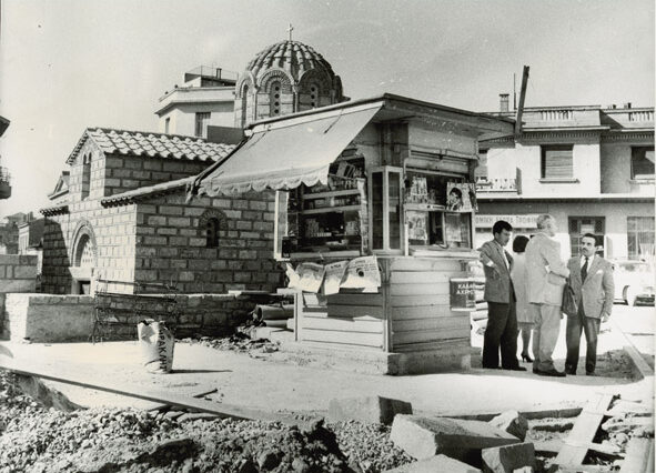 Πως η αύξηση στην φορολογία στα τσιγάρα θα κλείσει τα (εναπομείναντα) περίπτερα