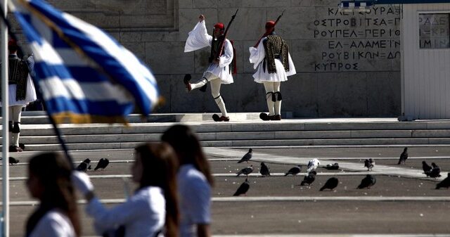 Μαθητική παρέλαση: Κυκλοφοριακές ρυθμίσεις σε Αθήνα και Πειραιά