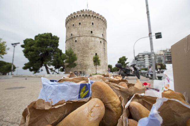 Πάνω από 500 κιλά ψωμί συγκέντρωσαν οι αρτοποιοί για τους πρόσφυγες στην Ειδομενή