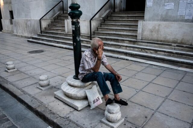 ‘Μαχαίρι’ σε συντάξεις από το παρελθόν και έως το μέλλον