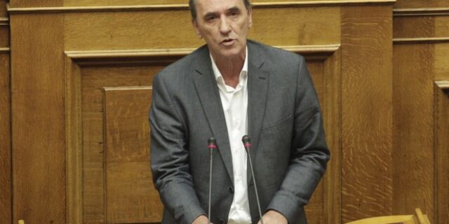 Σταθάκης για πλειστηριασμούς: Προστατεύεται το 82% με βάση τα εισοδηματικά κριτήρια