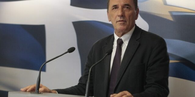 Δεν διαψεύδει, ούτε επιβεβαιώνει ο Γ. Σταθάκης ότι είναι ο υπουργός του 1 εκ. ευρώ