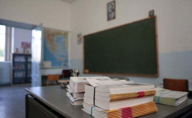 Πρόσληψη 2.000 αναπληρωτών και ωρομίσθιων εκπαιδευτικών