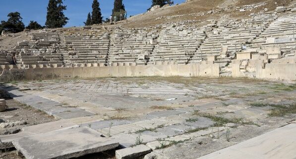 Ηλικιωμένος αυτοκτόνησε στο αρχαίο θέατρο του Διονύσου στην Ακρόπολη
