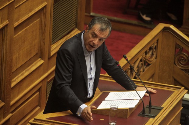 Σταύρος Θεοδωράκης: Βουλιάζουν τη χώρα φωνάζοντας κλισέ