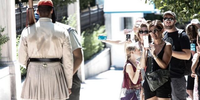 Άρχισε η λειτουργία του Γραφείου Εξυπηρέτησης Επισκεπτών Αθηνών της Τουριστικής Αστυνομίας