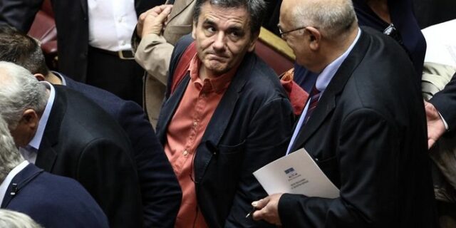 Προσχέδιο προϋπολογισμού: Ύφεση 2,3% για την Ελλάδα το 2015 και 1,3% το 2016
