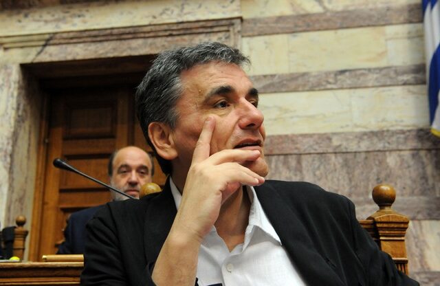 Πολυνομοσχέδιο: Οι αλλαγές της τελευταίας στιγμής και τα… ψιλά γράμματα
