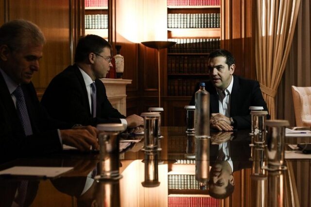 Την πολιτική σταθερότητα με τα κόκκινα δάνεια συνδέουν στο Μαξίμου
