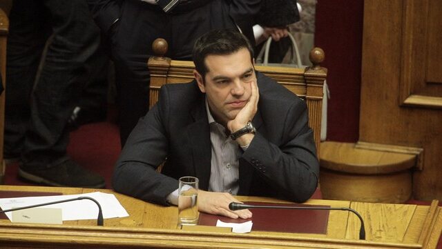 Ο Τσίπρας απαντά στη Βουλή σε ερώτηση της ΝΔ για το προσφυγικό. LIVE EIKONA