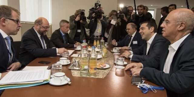 Επαφές Τσίπρα με την ευρωπαϊκή κεντροαριστερά