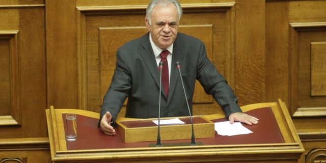 Δεν πρόκειται να υπάρξουν αγοραπωλησίες κόκκινων δανείων, διαβεβαιώνει ο Δραγασάκης
