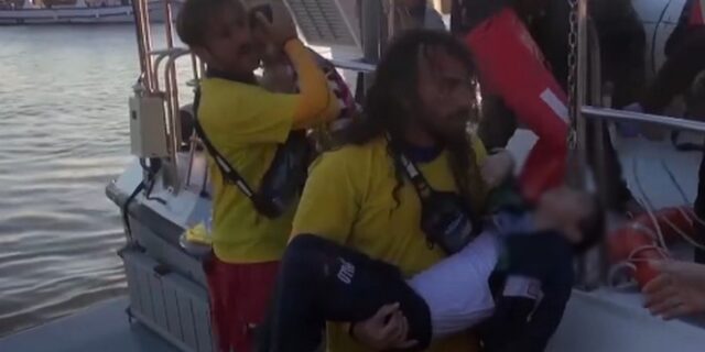 Η συγκλονιστική προσπάθεια της ελληνικής ακτοφυλακής για τη διάσωση των προσφύγων