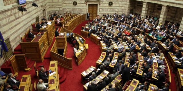 Συντονισμένα πυρά από ΝΔ, ΠΑΣΟΚ, Ποτάμι στην κυβέρνηση για Πόθεν Έσχες