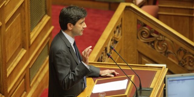 Δέσμευση Χουλιαράκη για αναδιανομή του κόστους υπέρ των ασθενέστερων