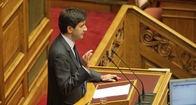 Δέσμευση Χουλιαράκη για αναδιανομή του κόστους υπέρ των ασθενέστερων