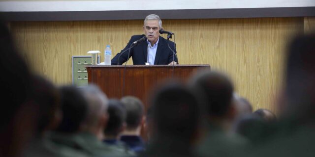 Τόσκας προς ΜΑΤ: Όχι συγκρουσιακή διάθεση και άσκοπη αντιπαράθεση με διαδηλωτές