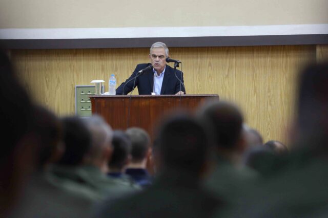 Τόσκας προς ΜΑΤ: Όχι συγκρουσιακή διάθεση και άσκοπη αντιπαράθεση με διαδηλωτές