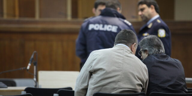 Δίκη Χρυσής Αυγής. Αστυνομικός: Ζητώ την προστασία μου
