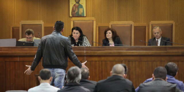 Δίκη Χρυσής Αυγής. Αστυνομικός: Τους προσαγάγαμε γιατί δεν ταίριαζαν με την περιοχή