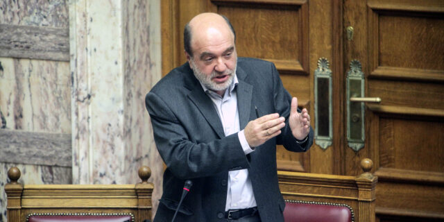 Αλεξιάδης: Στόχος από 1/1/2016 το αφορολόγητο με συναλλαγές με κάρτες