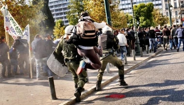 Ο αγρότης νίντζα και η επίθεση στα ΜΑΤ