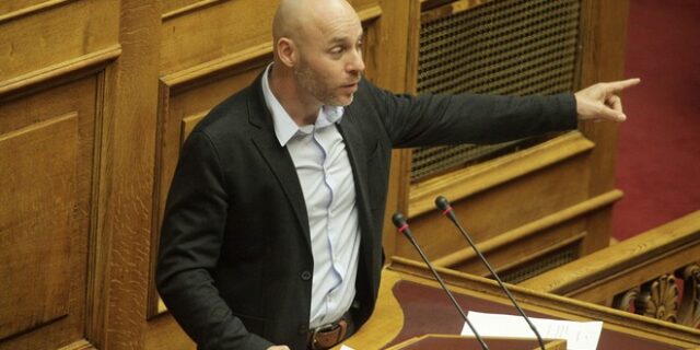 Ανταλλαγή ύβρεων μεταξύ Ποταμιού και ΚΚΕ στη Βουλή