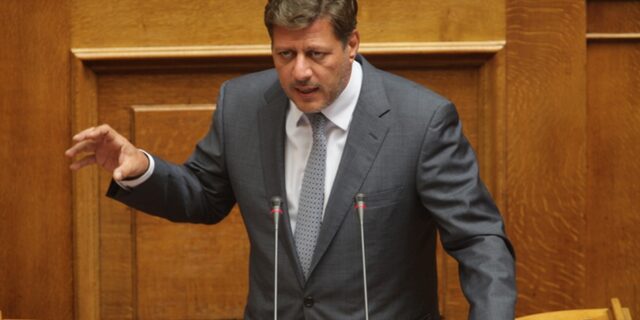 Βαρβιτσιώτης στο ΝEWS 247: Στοιχεία της άκρας δεξιάς και της άκρας αριστεράς πίσω από την επίθεση κατά Κουμουτσάκου