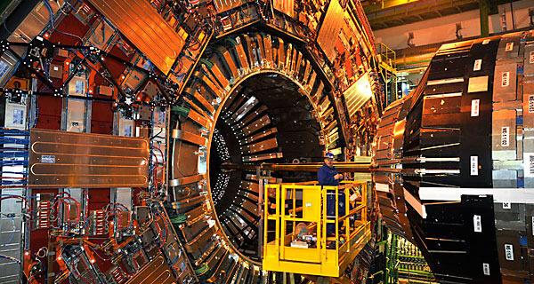 Είναι το CERN το εργαστήριο που θα λύσει το μυστήριο του σύμπαντος; Ένα ταξίδι στη Γενεύη θα σε πείσει