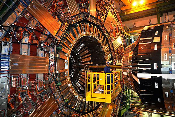 Είναι το CERN το εργαστήριο που θα λύσει το μυστήριο του σύμπαντος; Ένα ταξίδι στη Γενεύη θα σε πείσει