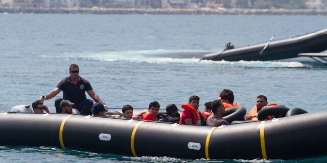 Εκατόν δεκαοκτώ πρόσφυγες διέσωσε το Λιμενικό
