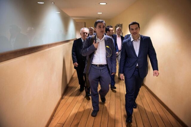 Τρέχει και δεν φτάνει η Αθήνα. Eπιπλέον μέτρα 2 δισ. ζητά η Κομισιόν