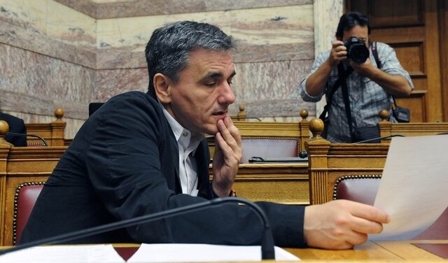 Στην πρώτη γραμμή το χρέος. Συγκροτείται επιτροπή για την ελάφρυνσή του
