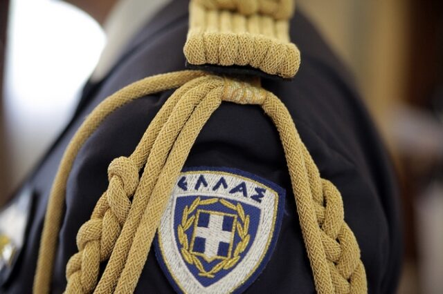 Χωρίς το εθνόσημο πλέον οι στολές των αξιωματικών