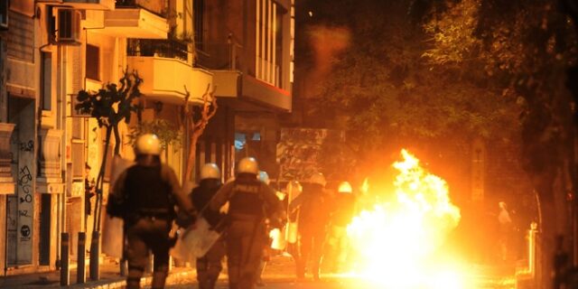 Πολυτεχνείο: Επεισόδια στα Εξάρχεια μετά την ειρηνική πορεία