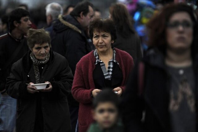 Καλπάζει το ελληνικό χρέος