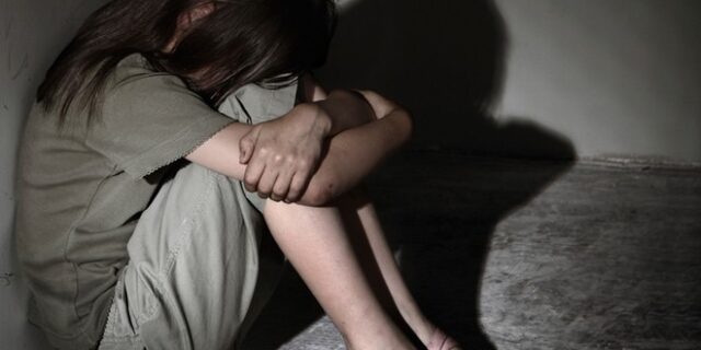 Συνελήφθη παιδόφιλος που είχε πείσει 13χρονη να στέλνει γυμνές φωτογραφίες