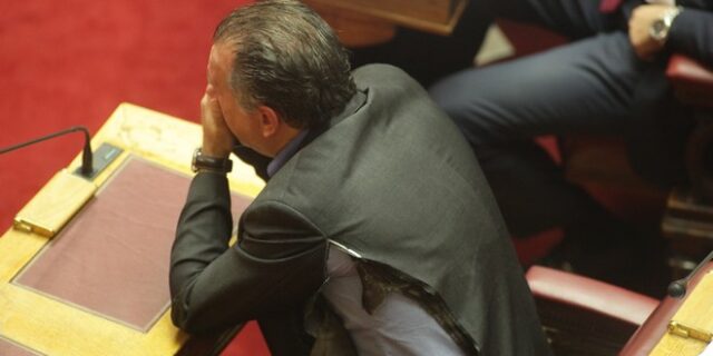 Επικίνδυνα παιχνίδια με φόντο τη βία της ΧΑ και τα μέτρα σε δεύτερη μοίρα