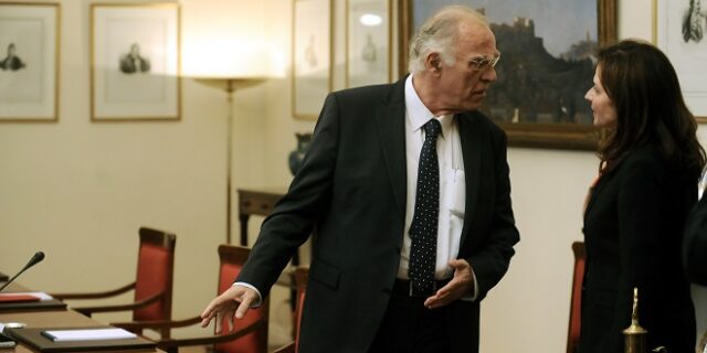 Λεβέντης: ‘Πετροβολούν τον Τσίπρα για μικροκομματικές σκοπιμότητες’