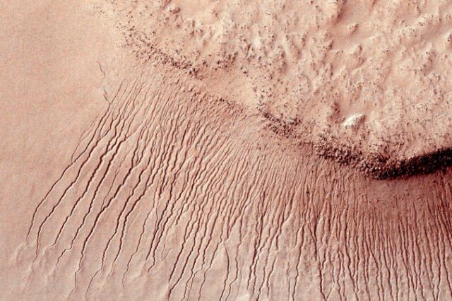 NASA: Ο ήλιος έκαψε την ατμόσφαιρα του Άρη