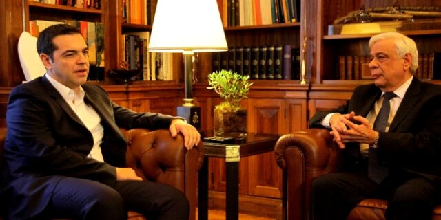 Συναίνεση μέσω Παυλόπουλου ζητά ο Τσίπρας, μετά την πρώτη ρωγμή στη Βουλή