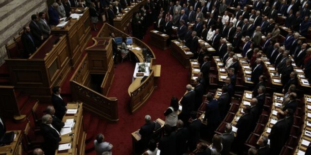 Περασμένα μεγαλεία! Έρχεται “ψαλίδι” σε προνόμια πρώην πρωθυπουργών και βουλευτών