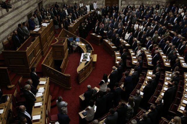 Περασμένα μεγαλεία! Έρχεται “ψαλίδι” σε προνόμια πρώην πρωθυπουργών και βουλευτών
