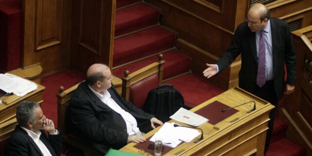 Πώς και γιατί η ΝΔ μετέτρεψε την πρόταση μομφής κατά του Φίλη σε επερώτηση στην κυβέρνηση